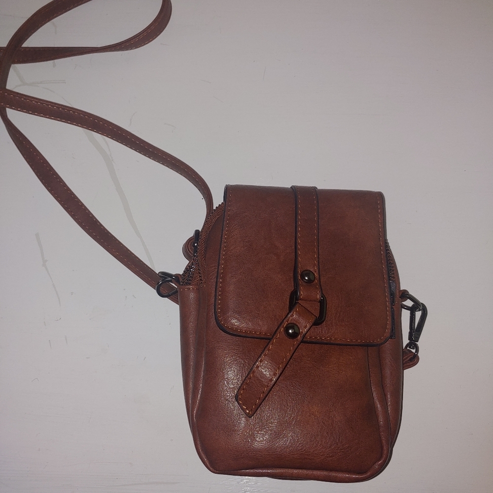 Cute little brown purse bundle and get this free!